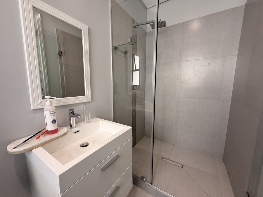 To Let 5 Bedroom Property for Rent in Sandown Gauteng