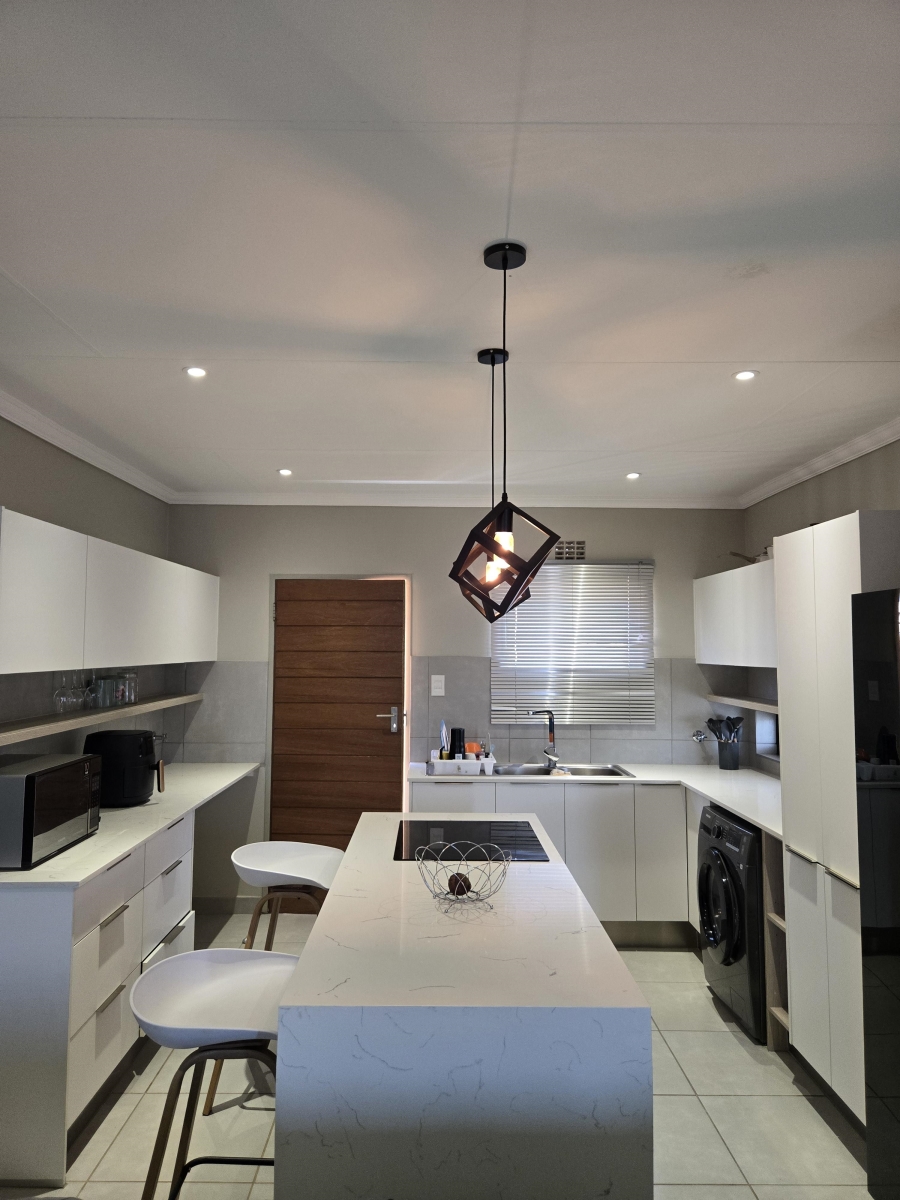 To Let 3 Bedroom Property for Rent in Lion Pride Gauteng
