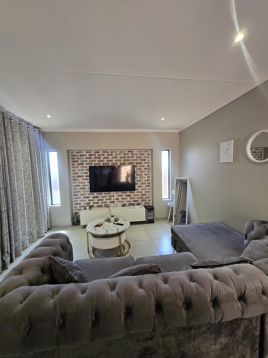 To Let 3 Bedroom Property for Rent in Lion Pride Gauteng