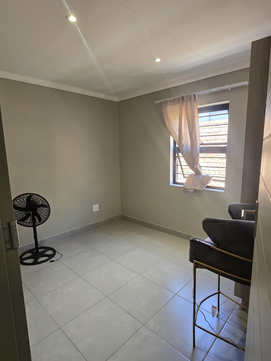 To Let 3 Bedroom Property for Rent in Lion Pride Gauteng