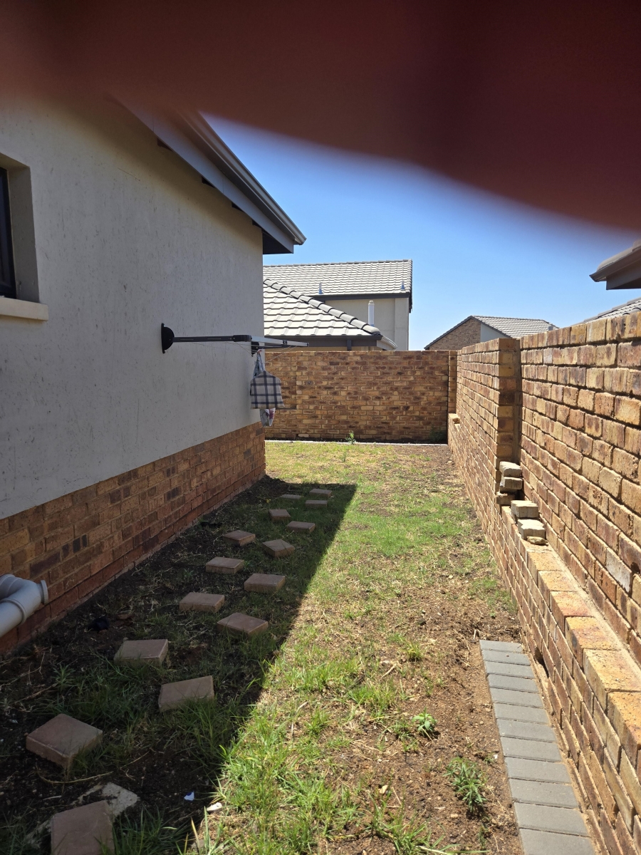 To Let 3 Bedroom Property for Rent in Lion Pride Gauteng