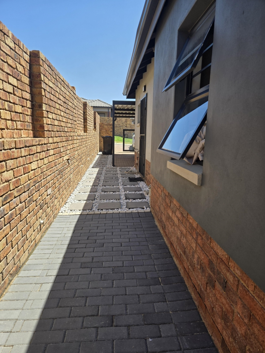 To Let 3 Bedroom Property for Rent in Lion Pride Gauteng