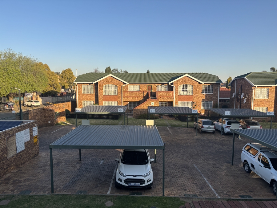 To Let 3 Bedroom Property for Rent in Farrarmere Gauteng