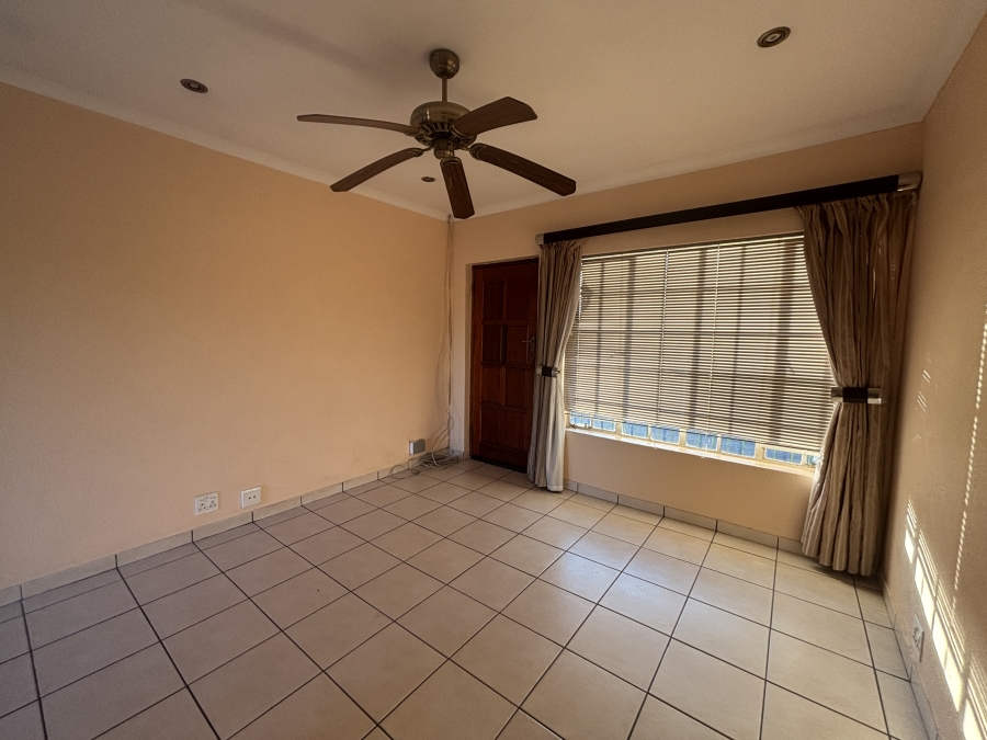 To Let 3 Bedroom Property for Rent in Farrarmere Gauteng