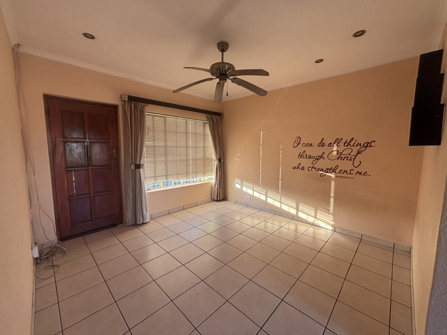 To Let 3 Bedroom Property for Rent in Farrarmere Gauteng