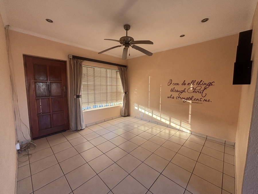 To Let 3 Bedroom Property for Rent in Farrarmere Gauteng