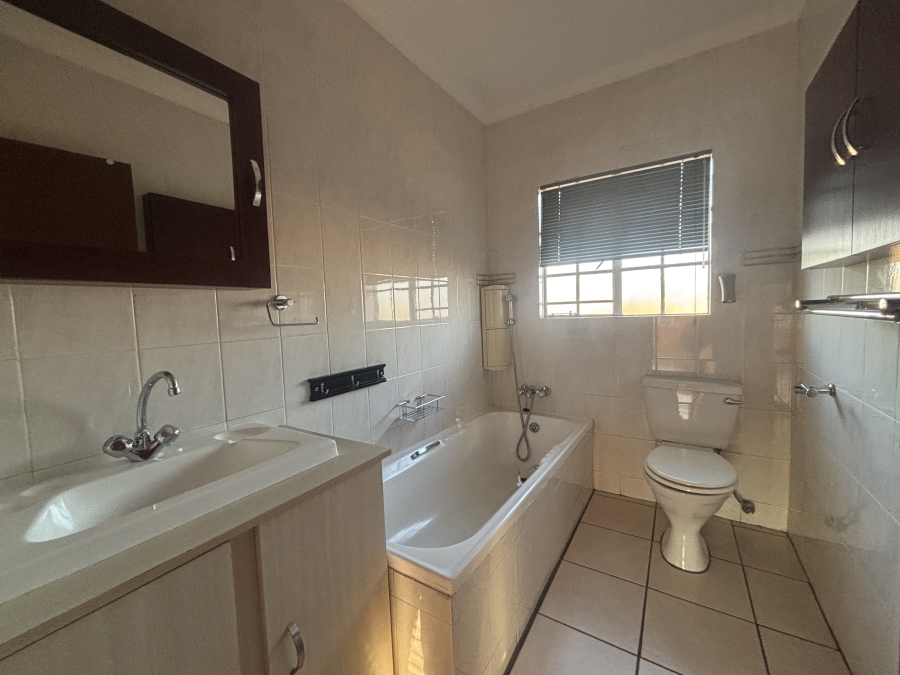 To Let 3 Bedroom Property for Rent in Farrarmere Gauteng