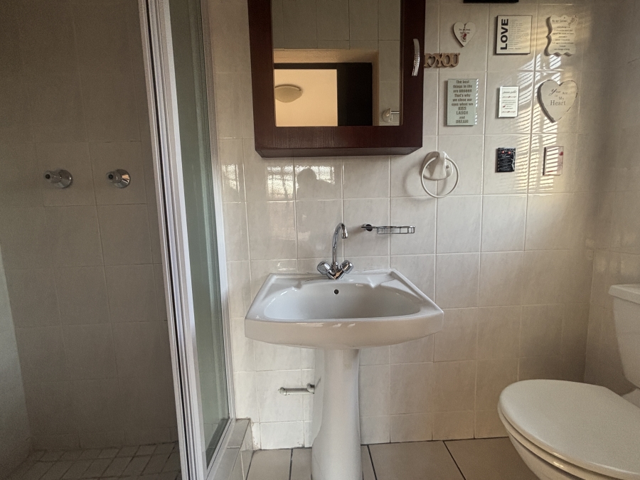 To Let 3 Bedroom Property for Rent in Farrarmere Gauteng