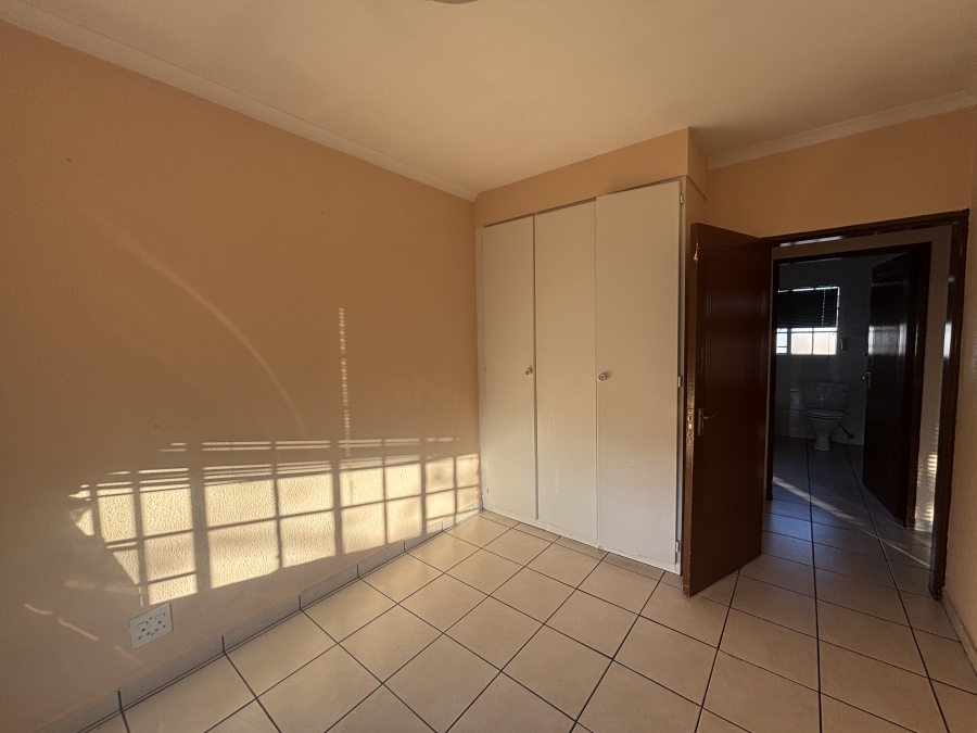 To Let 3 Bedroom Property for Rent in Farrarmere Gauteng