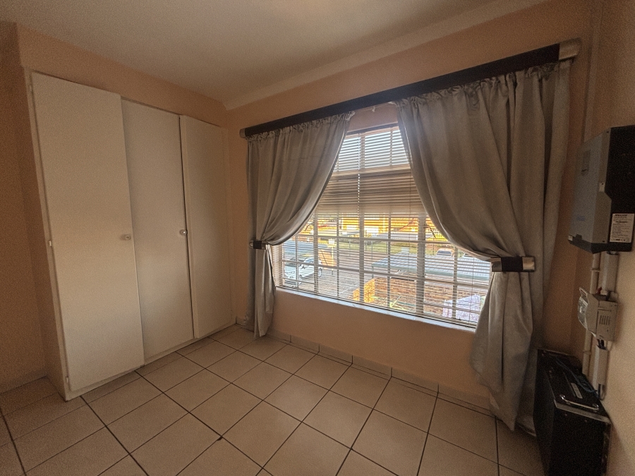 To Let 3 Bedroom Property for Rent in Farrarmere Gauteng