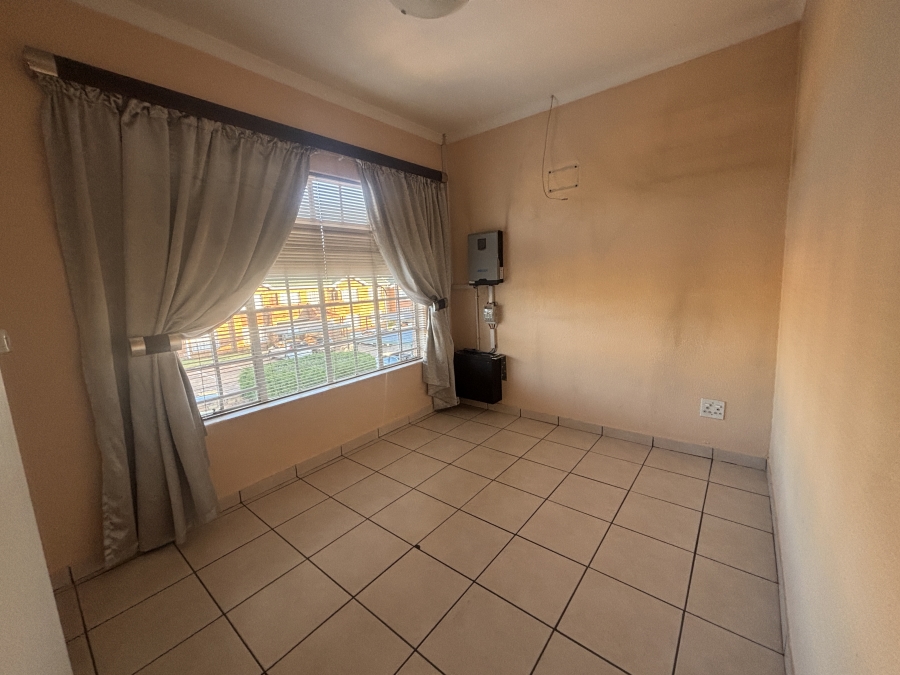 To Let 3 Bedroom Property for Rent in Farrarmere Gauteng