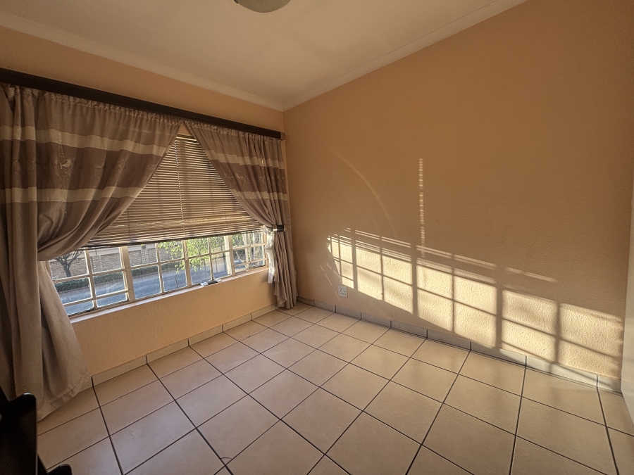 To Let 3 Bedroom Property for Rent in Farrarmere Gauteng