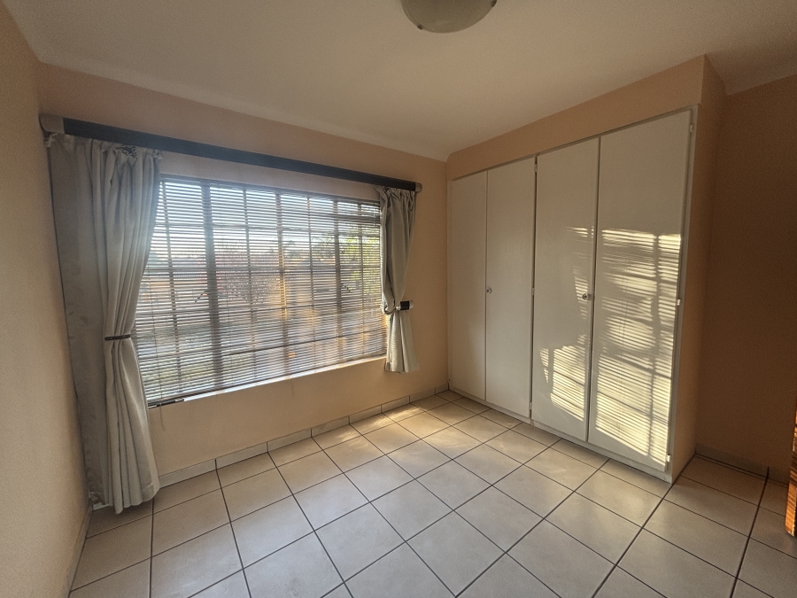 To Let 3 Bedroom Property for Rent in Farrarmere Gauteng