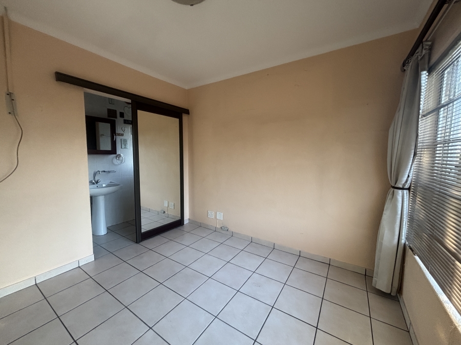 To Let 3 Bedroom Property for Rent in Farrarmere Gauteng