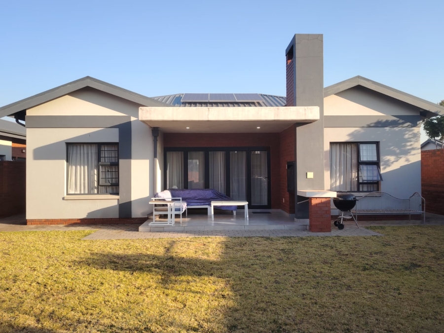 3 Bedroom Property for Sale in Vorna Valley Gauteng