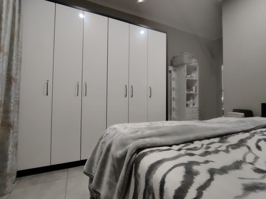 3 Bedroom Property for Sale in Vorna Valley Gauteng