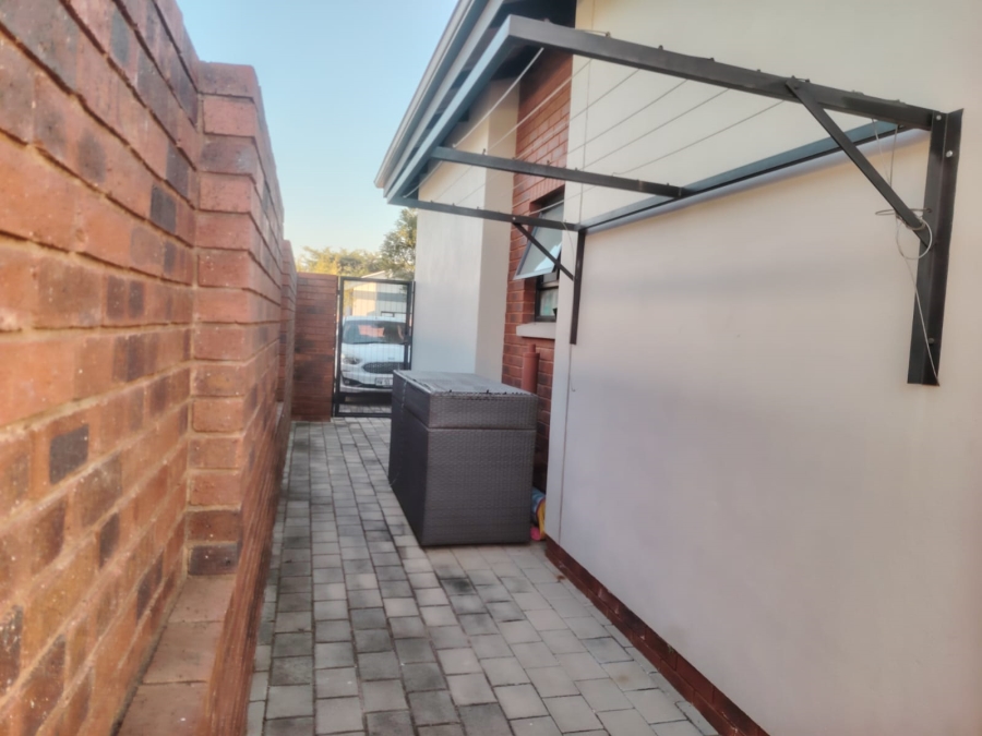 3 Bedroom Property for Sale in Vorna Valley Gauteng