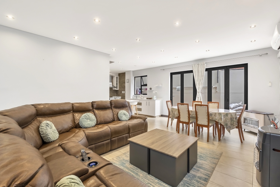 To Let 3 Bedroom Property for Rent in Emmarentia Gauteng
