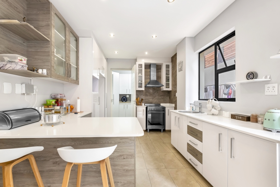 To Let 3 Bedroom Property for Rent in Emmarentia Gauteng