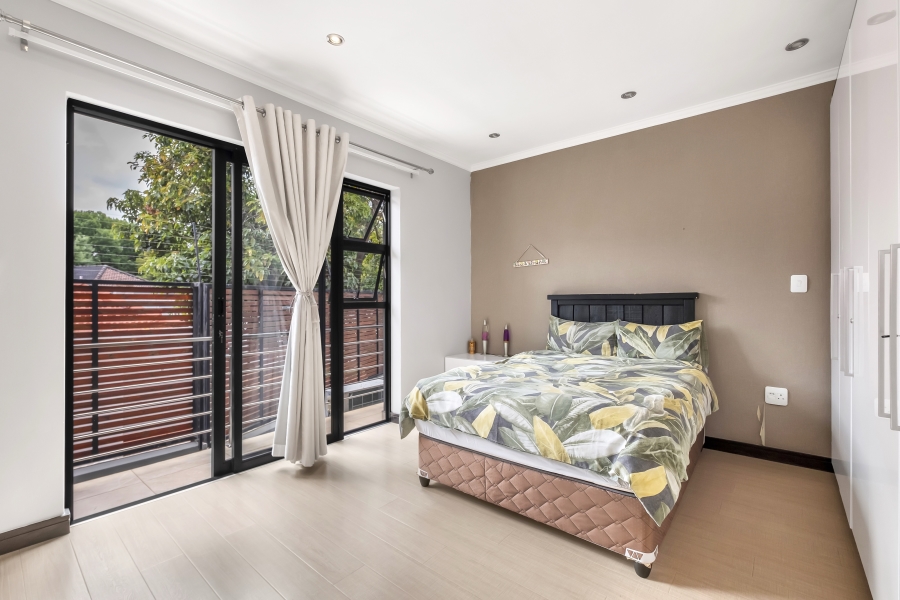 To Let 3 Bedroom Property for Rent in Emmarentia Gauteng