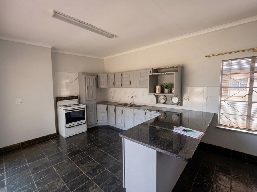 To Let 2 Bedroom Property for Rent in Risiville Gauteng