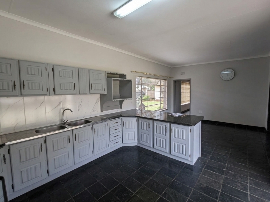 To Let 2 Bedroom Property for Rent in Risiville Gauteng