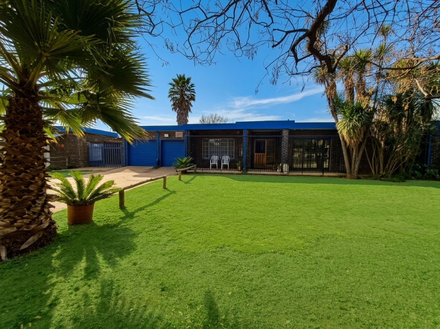 To Let 2 Bedroom Property for Rent in Risiville Gauteng