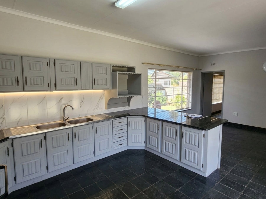 To Let 2 Bedroom Property for Rent in Risiville Gauteng
