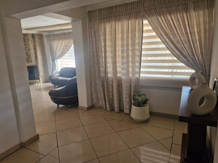5 Bedroom Property for Sale in The Orchards Gauteng