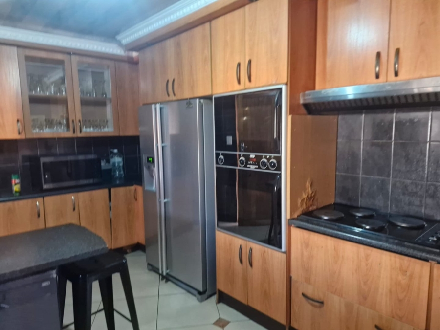 5 Bedroom Property for Sale in The Orchards Gauteng
