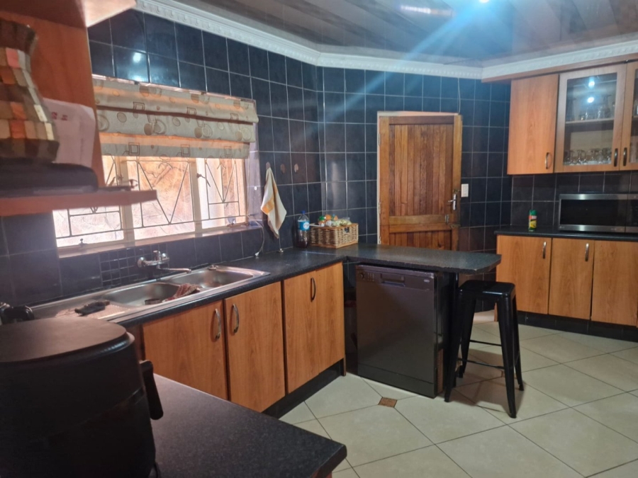 5 Bedroom Property for Sale in The Orchards Gauteng