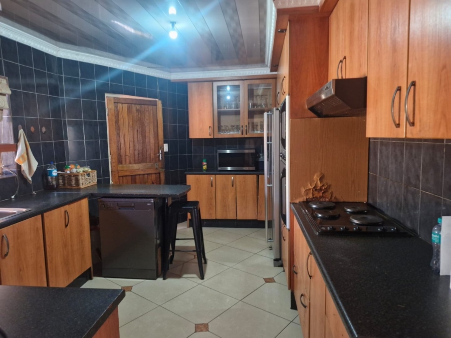 5 Bedroom Property for Sale in The Orchards Gauteng