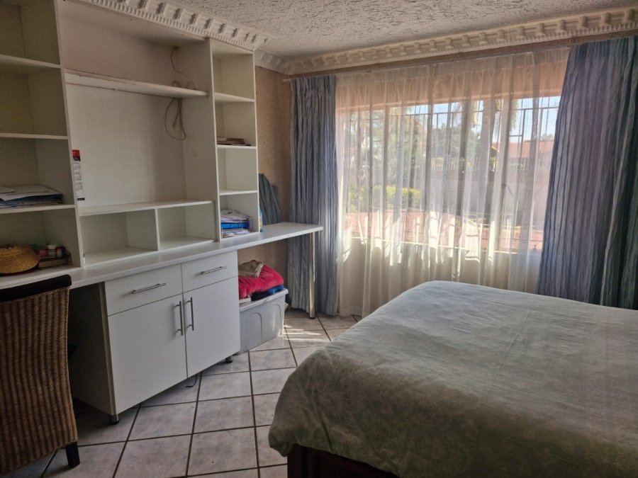 5 Bedroom Property for Sale in The Orchards Gauteng