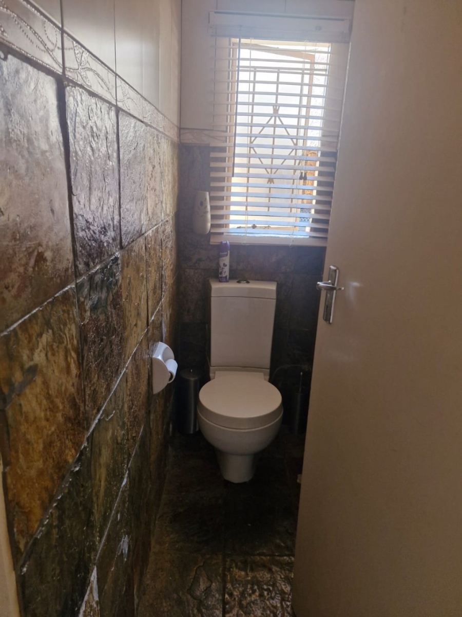 5 Bedroom Property for Sale in The Orchards Gauteng