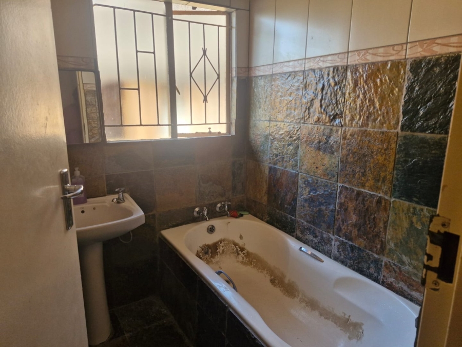 5 Bedroom Property for Sale in The Orchards Gauteng