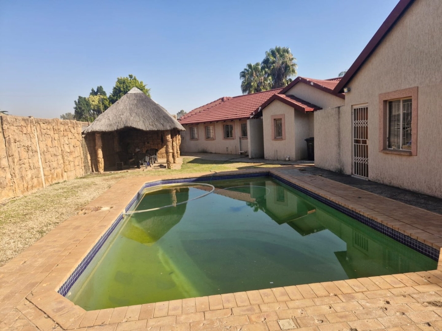 5 Bedroom Property for Sale in The Orchards Gauteng