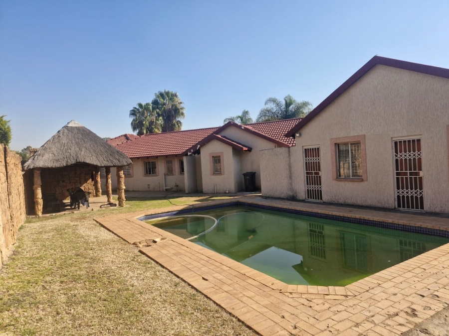 5 Bedroom Property for Sale in The Orchards Gauteng