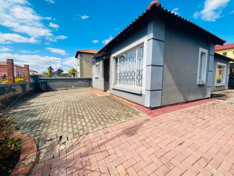 3 Bedroom Property for Sale in Rosslyn Gauteng