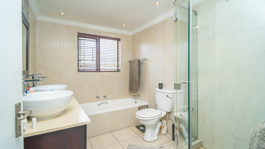 3 Bedroom Property for Sale in Lonehill Gauteng