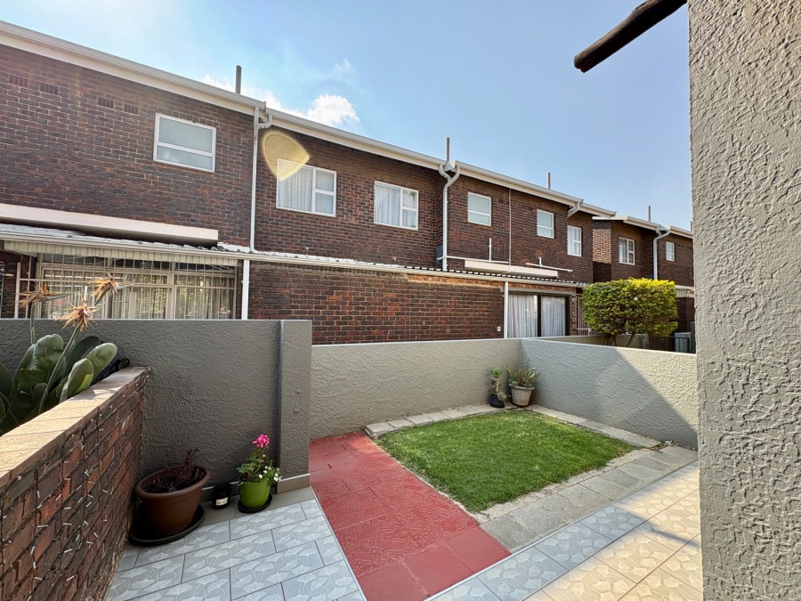 2 Bedroom Property for Sale in Dayanglen Gauteng