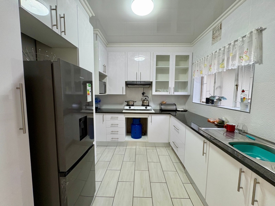 2 Bedroom Property for Sale in Dayanglen Gauteng
