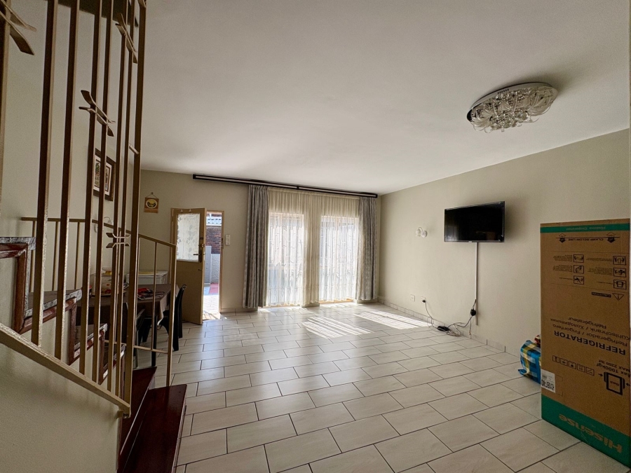 2 Bedroom Property for Sale in Dayanglen Gauteng