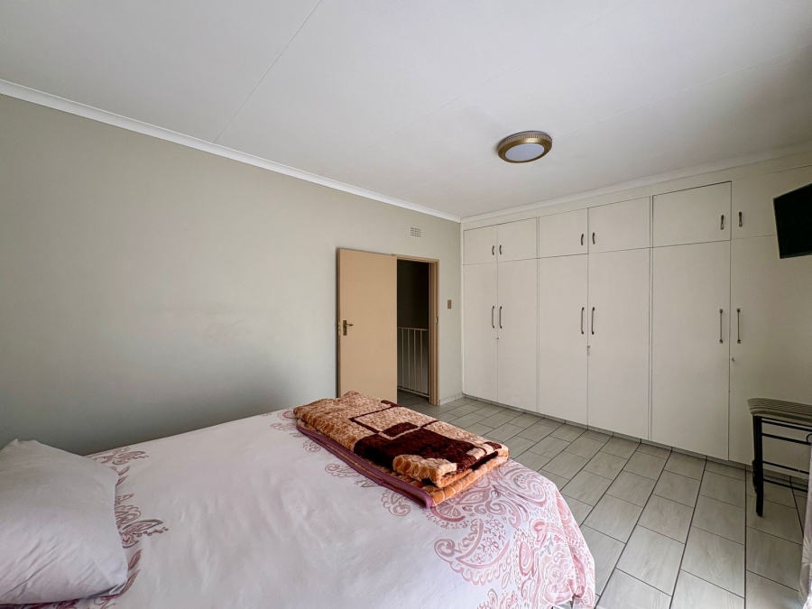 2 Bedroom Property for Sale in Dayanglen Gauteng
