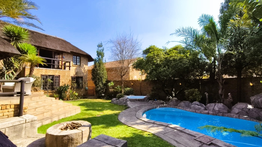 5 Bedroom Property for Sale in Brentwood Park Gauteng