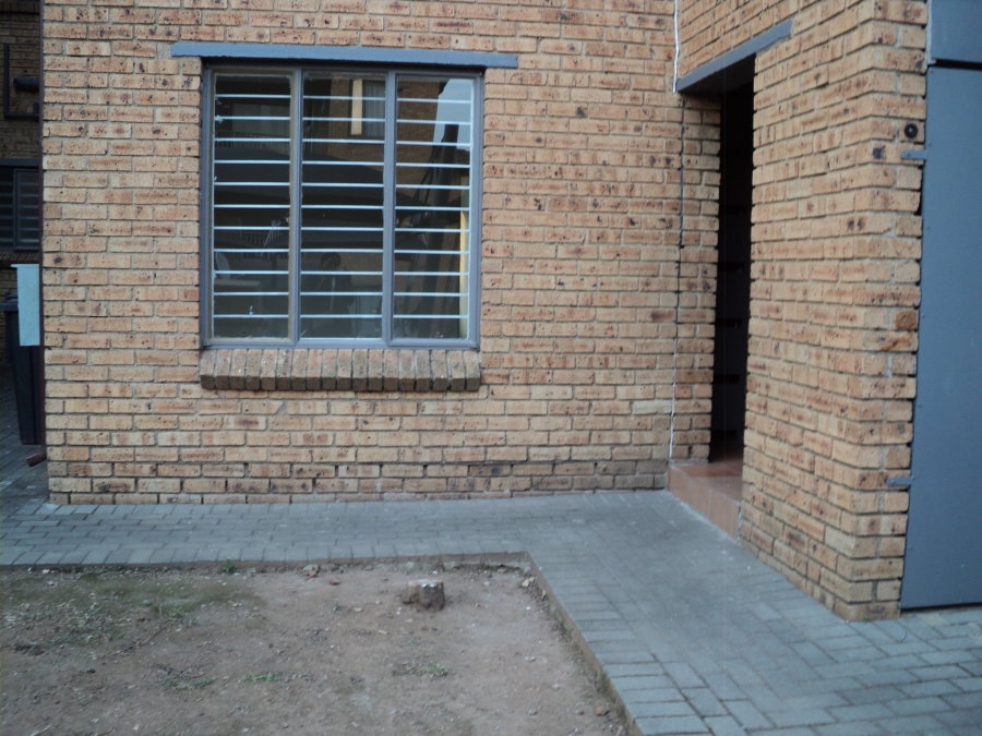 2 Bedroom Property for Sale in Birchleigh Gauteng
