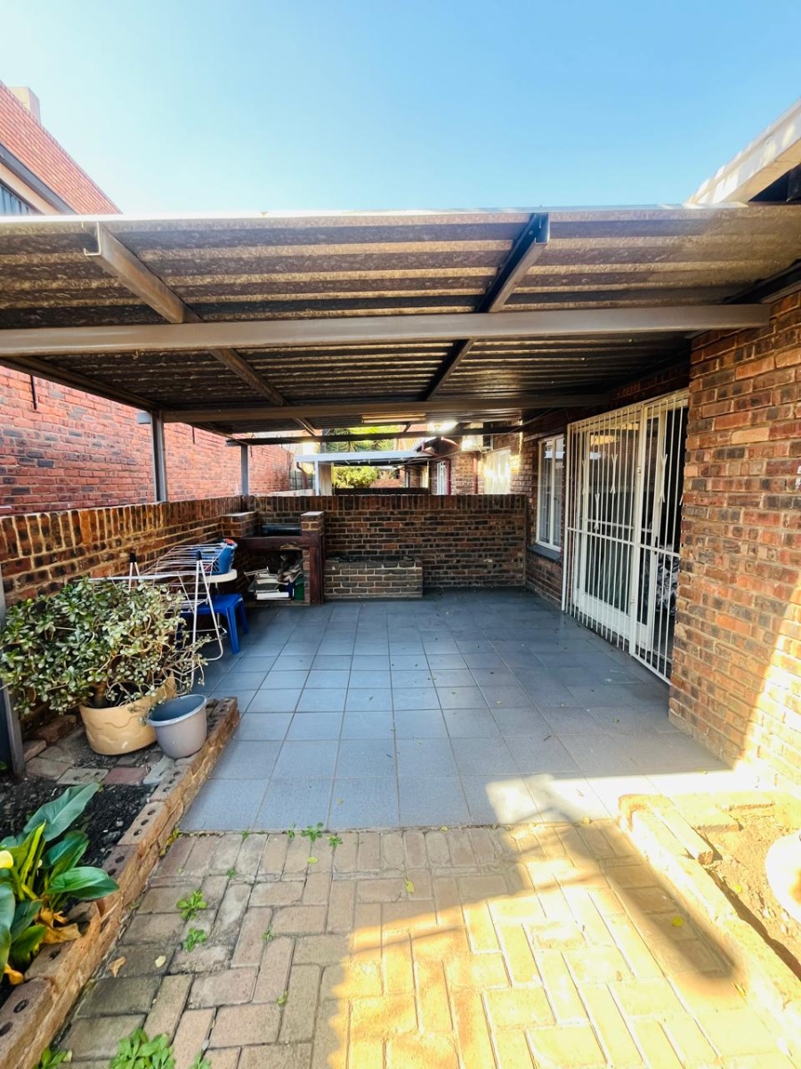 3 Bedroom Property for Sale in Birchleigh Gauteng