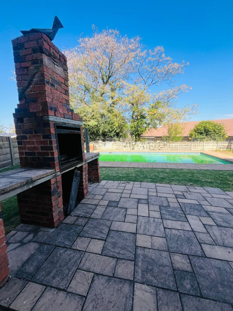 3 Bedroom Property for Sale in Birchleigh Gauteng
