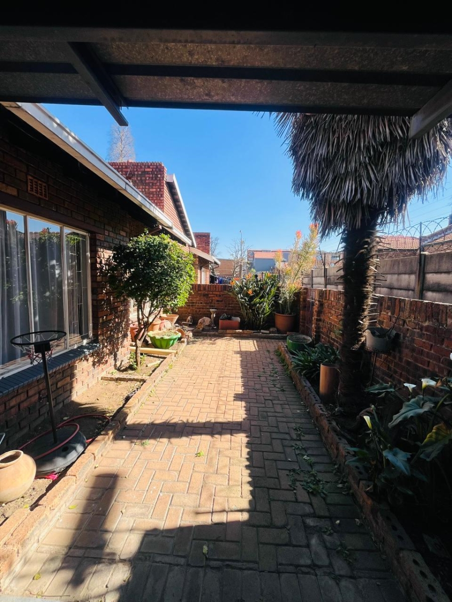 3 Bedroom Property for Sale in Birchleigh Gauteng