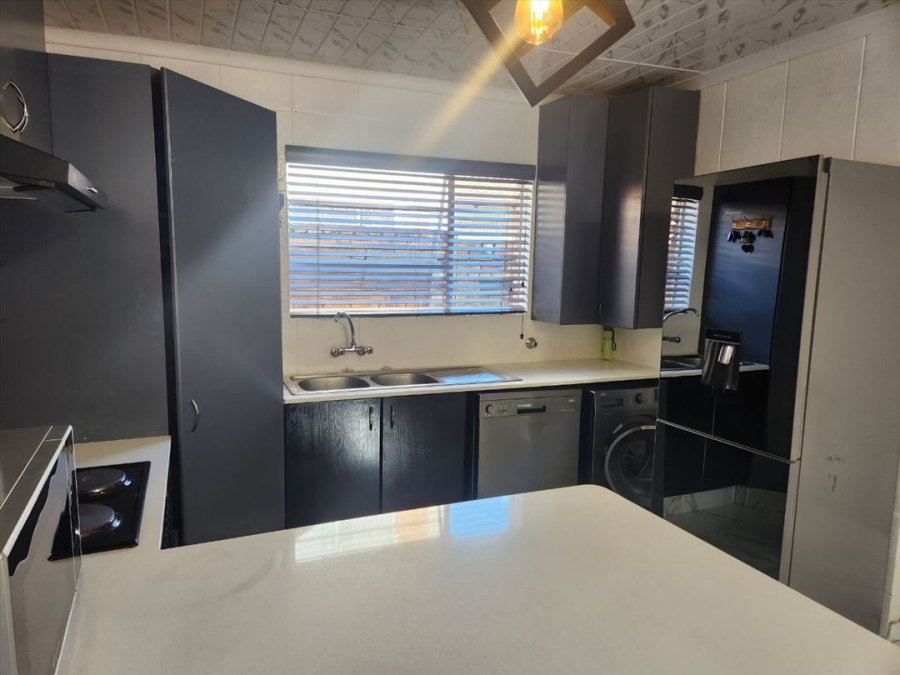 3 Bedroom Property for Sale in Glen Marais Gauteng
