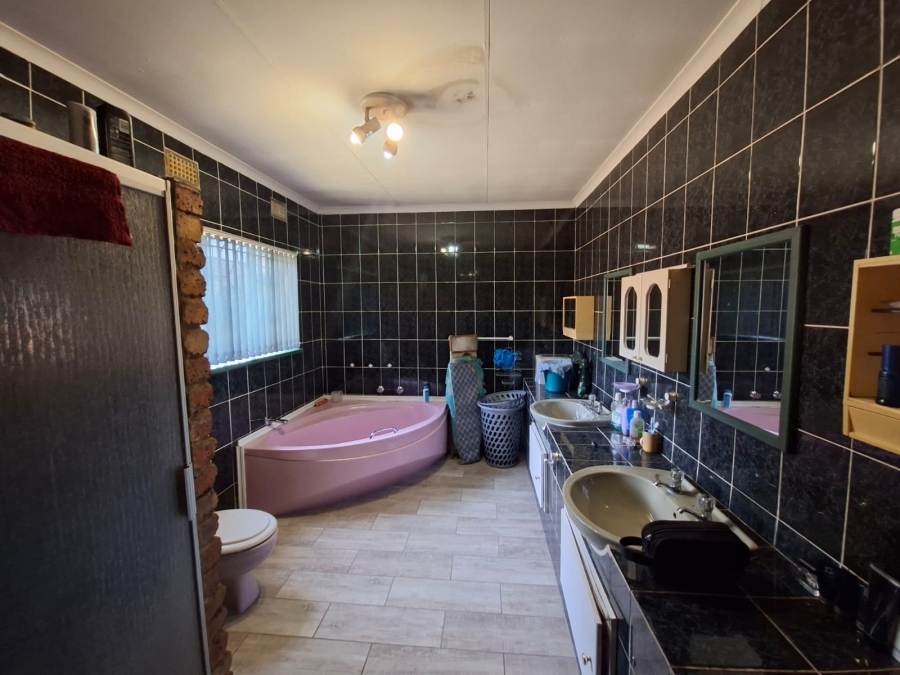 4 Bedroom Property for Sale in Van Dyk Park Gauteng